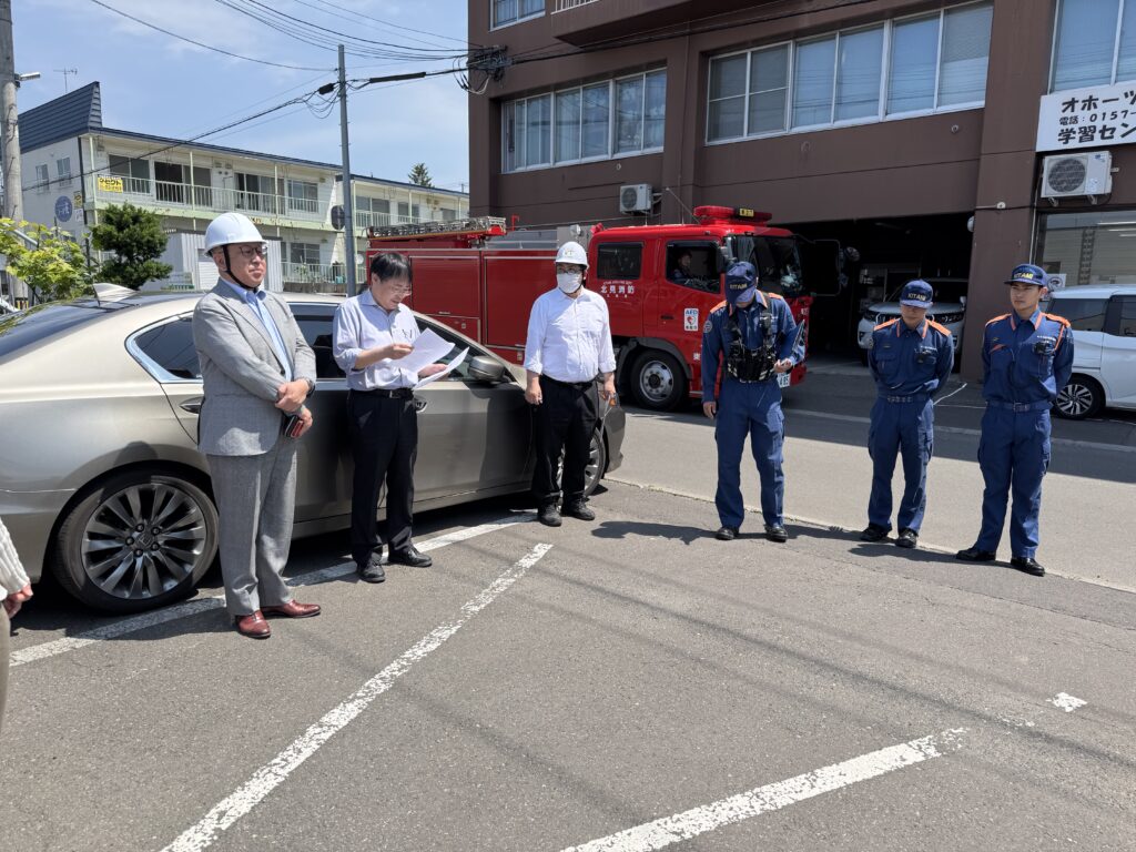消防隊員から訓練の講評をいただく | 避難訓練 | エムリンクホールディングスグループ